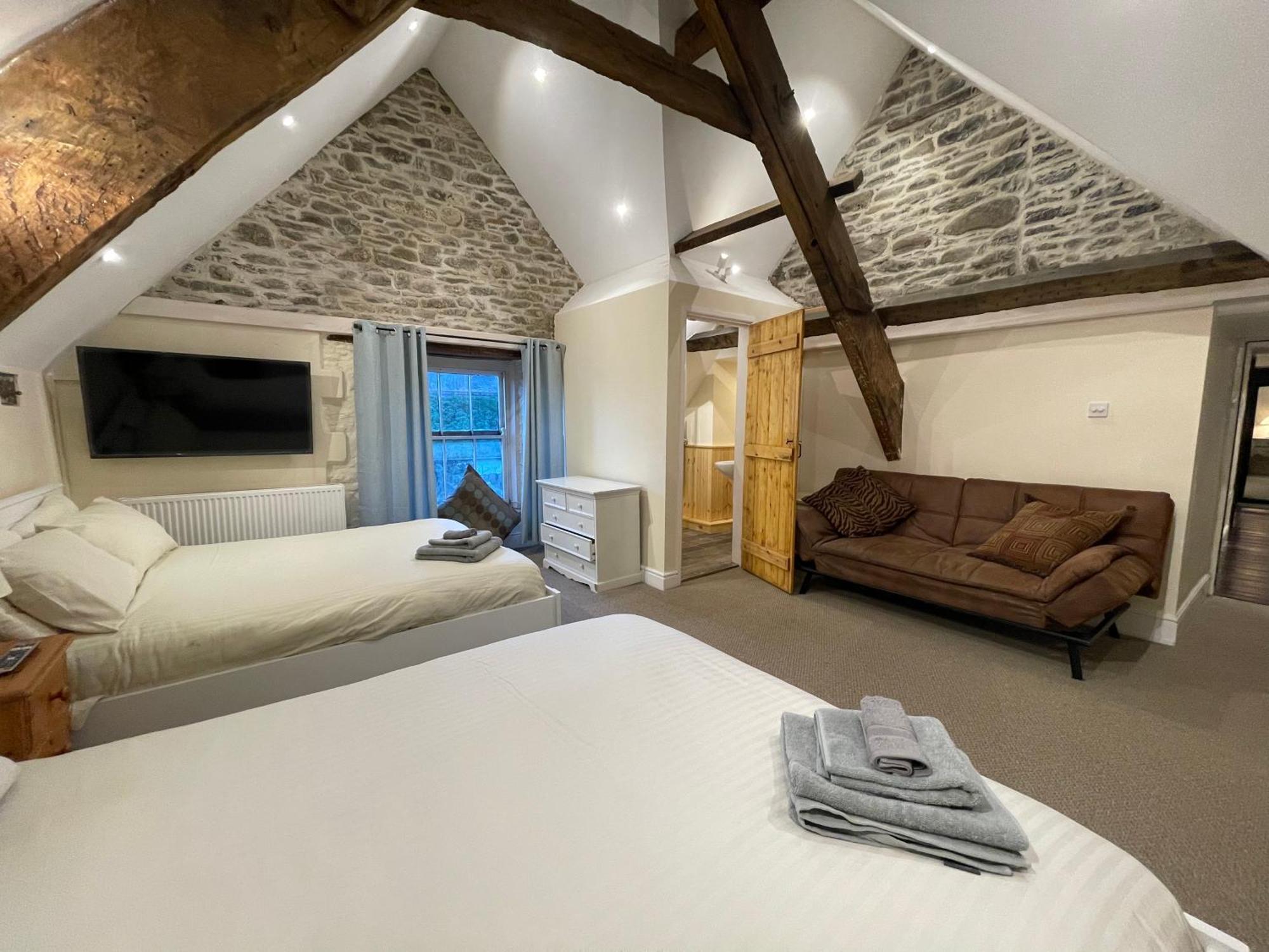 Large Historic Farmhouse In Rhondda Valley Perfect For Groups With Hot Tub Blaencwm Ngoại thất bức ảnh