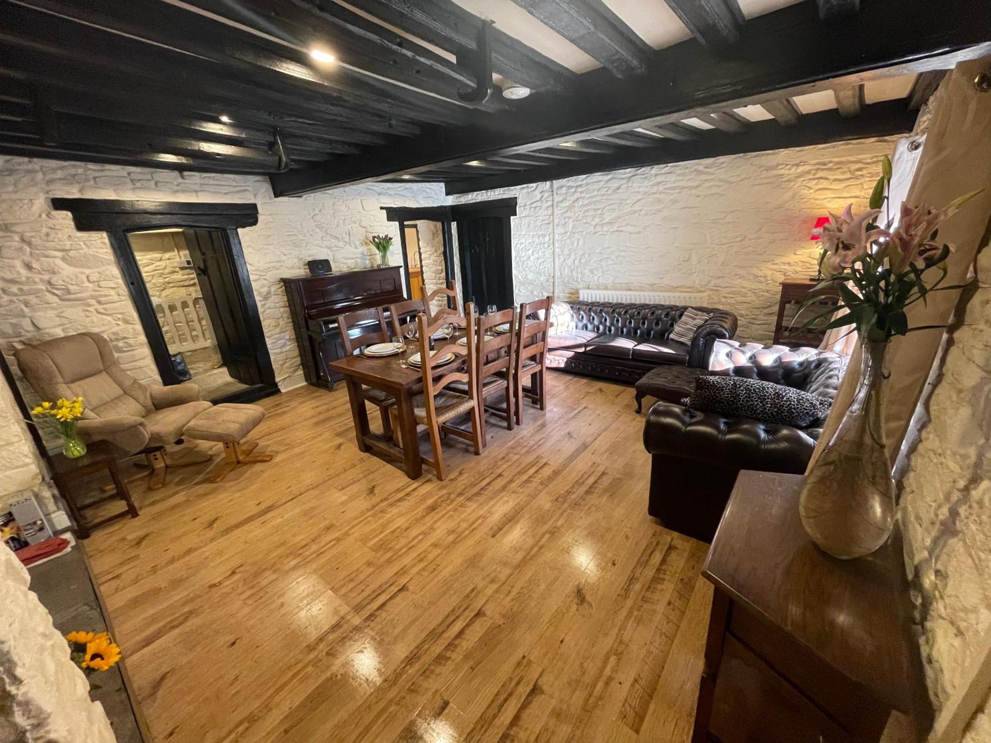Large Historic Farmhouse In Rhondda Valley Perfect For Groups With Hot Tub Blaencwm Ngoại thất bức ảnh