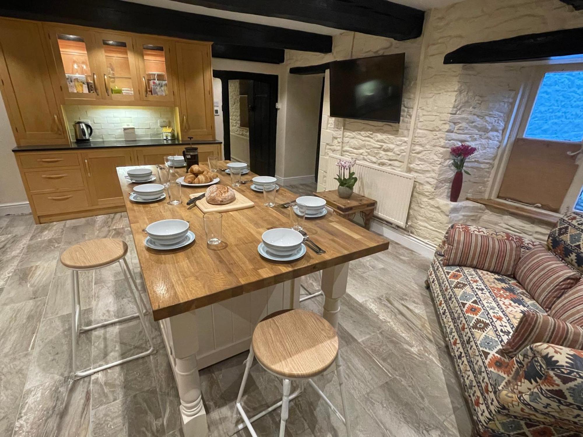Large Historic Farmhouse In Rhondda Valley Perfect For Groups With Hot Tub Blaencwm Ngoại thất bức ảnh